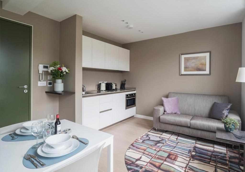 Wells Court By Aeria Apartments London Luaran gambar